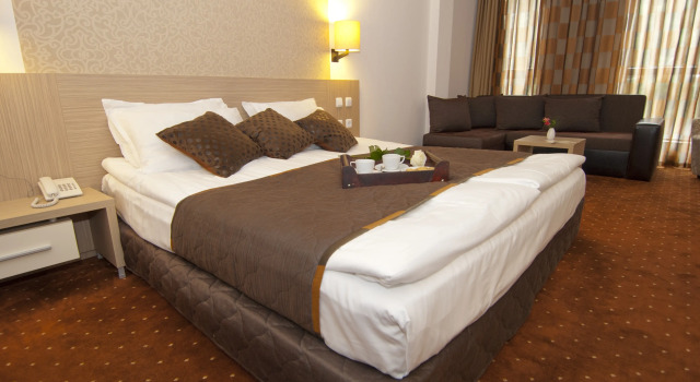 Radinas Way Hotel, Buchen Sie Hotel SPA-Hotels in Borowez, SPA