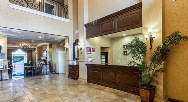 Comfort Suites Alamo-River walk, Забронировать Отель Бизнес-отели Сан-Антонио, рядом с Башня Америк, 4* 5*