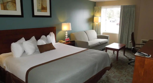 Номер Deluxe Ramada by Wyndham Vineland Millville Area