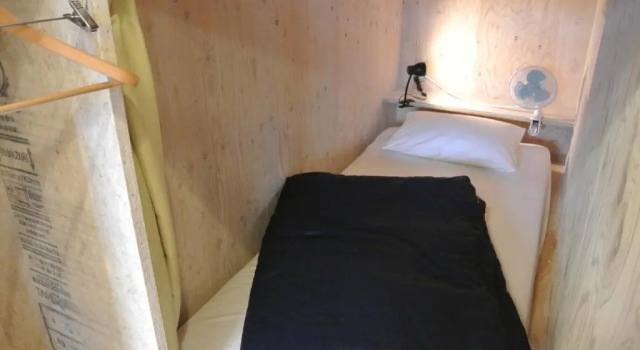 Кровать в общем номере Backpackers Hotel NOOSA JAPAN in Takatsuki Tonda