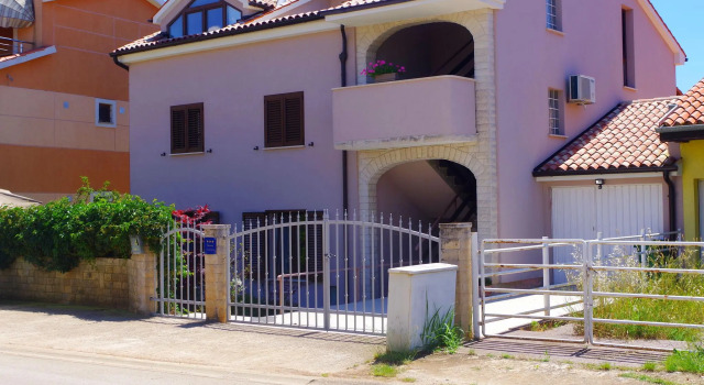 Apartment in Valbandon With Terrace, Prenota Appartamento Valbandon Istria