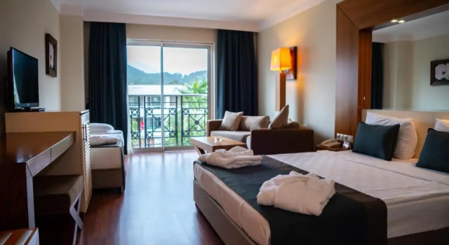 Двухместный номер Standard с видом на бассейн Курорт Meder Resort Hotel