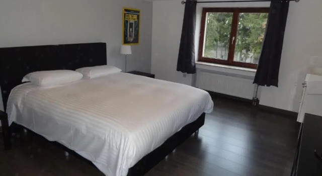 Guesthouse Les Tilleuls, Rezervasyon Otel Wallonia otoparklı oteller, Otopark