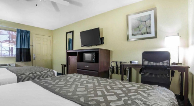 Четырёхместный номер Standard Rodeway Inn & Suites Needles