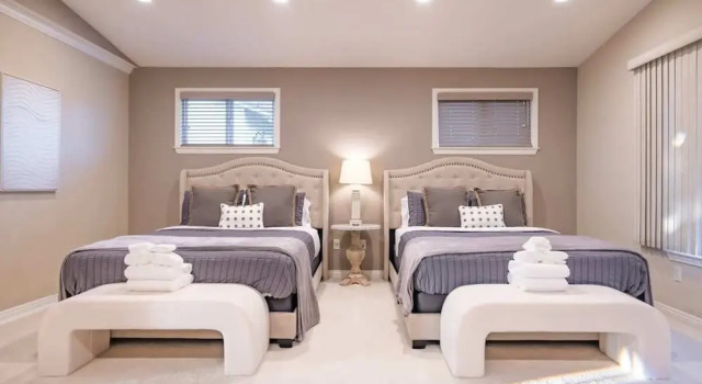 Marbella Lane - Charming 4BR Bungalo for Relaxing Retreat