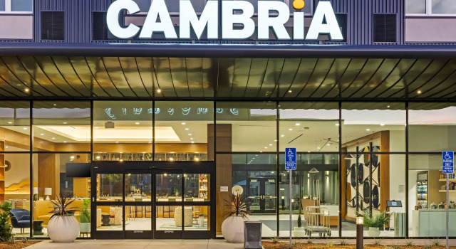 Cambria Hotel Burbank Airport, Забронировать Отель Бербанк San Fernando Valley