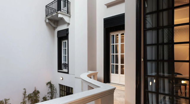 33 Solonos Suites, Забронировать Гостевой дом Отели Афины с парковкой, рядом с Театр Каролос Коун "Театрон технис", Парковка