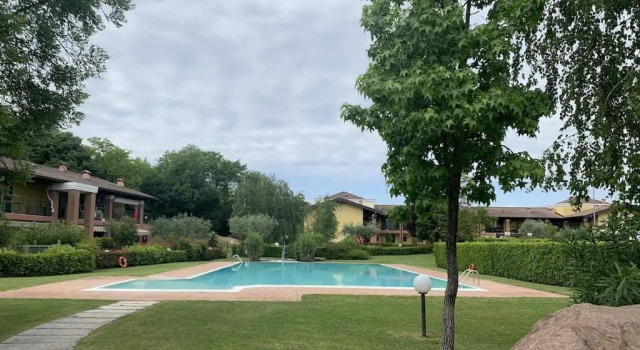 Apartment in residence with swimming pool near Peschiera del Garda.