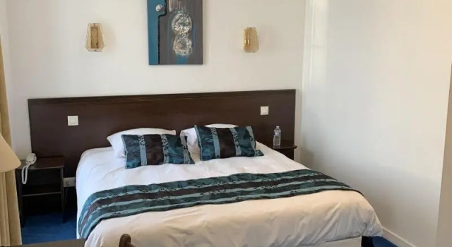 Logis Hotel Le Richelieu - Royan Atlantique, Забронировать Отель Сожон Приморская Шаранта, рядом с Saujon Thermal Baths