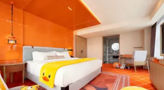 Трёхместный семейный люкс JOY Junyin Designer Hotel