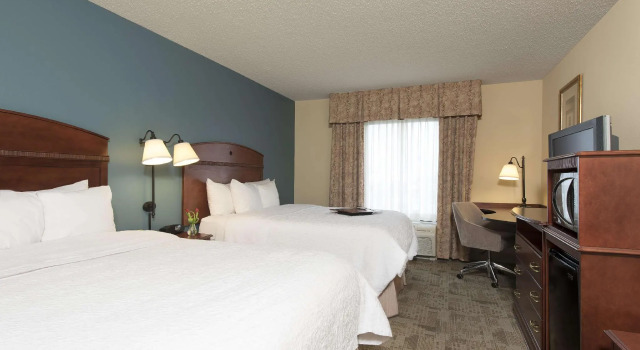 Четырёхместный номер Standard Hampton Inn & Suites Bloomington-Normal