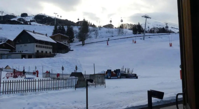RIVIERA 2 appartement 4 pers Skis aux pieds, Забронировать Апартаменты/квартира Ла-Клюза Лыжный курорт на озере Анси, рядом с Плавательный бассейн Aravis