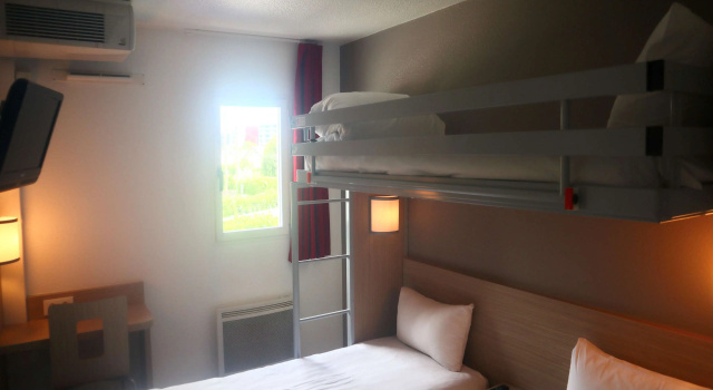 Трёхместный номер Standard Kyriad Direct Annemasse - Genève