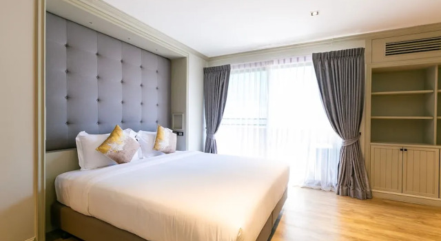 Your Private Oasis Stylish 2br With Spacious Living Room and Pool Access