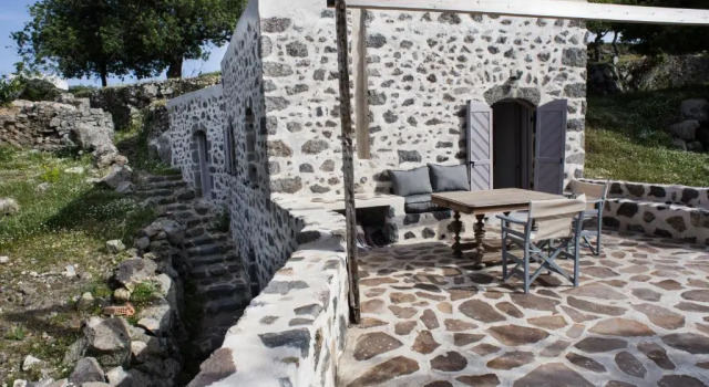 Коттедж Kafka Stone House