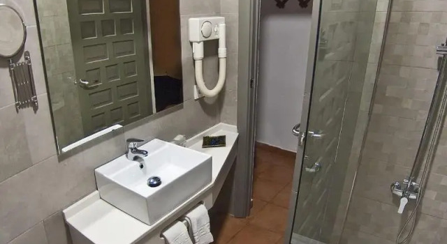 Трёхместный номер Standard с балконом Hotel Galaroza Sierra