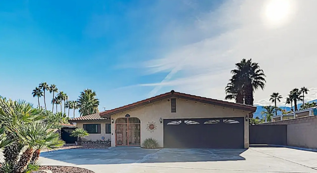 New Listing! Oasis w/ Pool & Casita, Near Downtown home, Забронировать Отель Палм-Спрингс Coachella Valley, рядом с Camelot Park Family Center