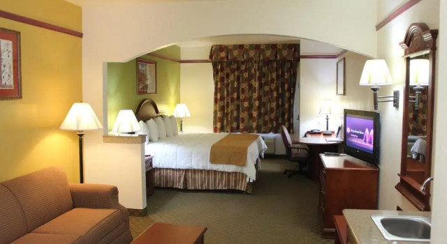 Budget Host Inn & Suites