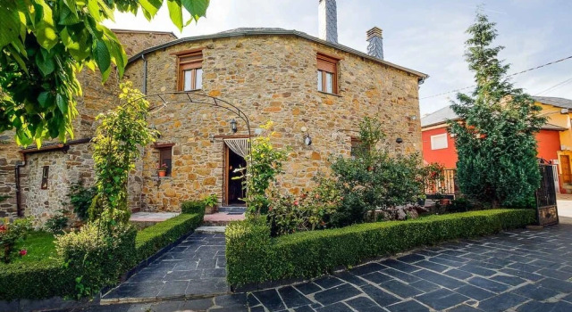 Casa Abuelo Jose, Book Hotel Noceda 