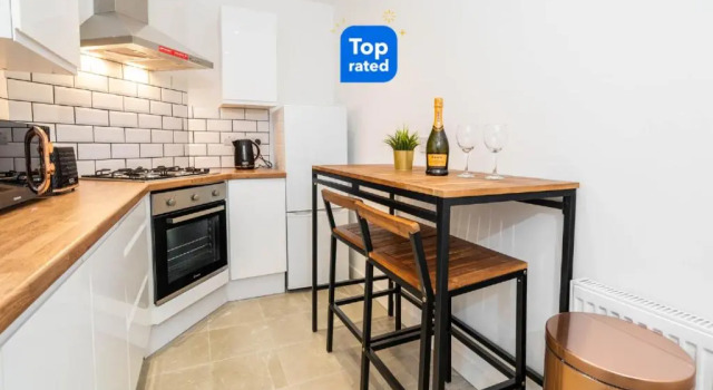Two Bedroom Apartment - En suites - Smart TV'S - WIFI - Netflix - Bearwood, Book Lejlighed Lejligheder i Smethwick, Lejlighed