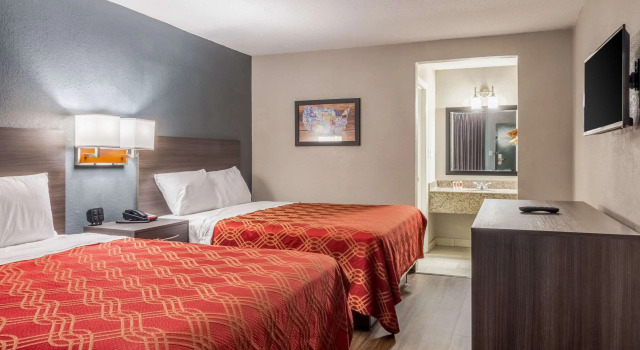 Четырёхместный номер Standard Econo Lodge East Ridge
