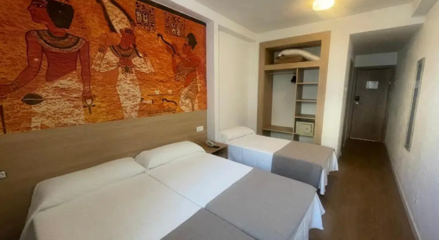 Трёхместный номер Standard Hotel BH Internacional