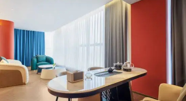 Люкс Homeinn Plus Hotel (Urumqi Chuangxin Guangchang)