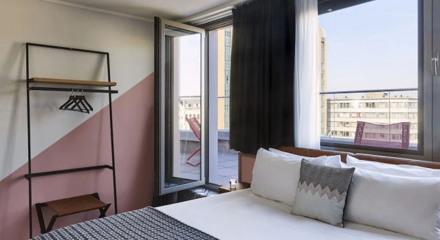 Двухместный номер Premium с балконом и с видом на город Отель Indigo Antwerp - City Centre, an IHG Hotel