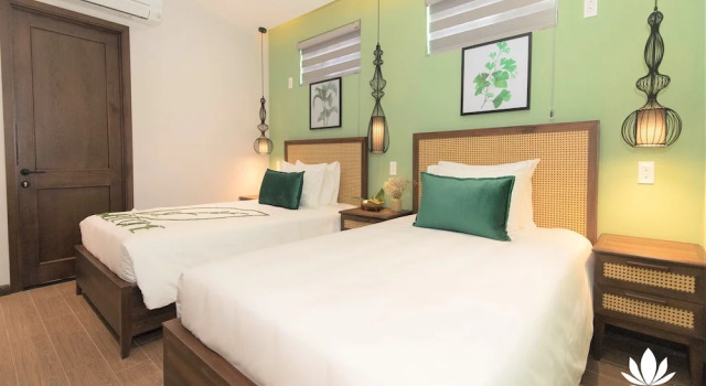 FLOWER BEACHSTAY & COFFEE, Забронировать Отель Отели Дананга муниципалитета с парковкой, Парковка