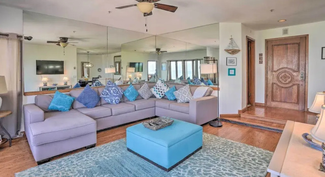 Quiet Avalon Getaway Villa w/ Ocean View & Balcony, Забронировать Вилла Авалон Channel Islands of California, рядом с Catalina Island Medical Center