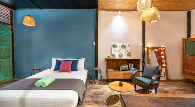 HoLo Opera Saigon - Serviced Homestay, Забронировать Отель Отели Хошимина с парковкой, рядом с Ho Chi Minh City Hall, Парковка