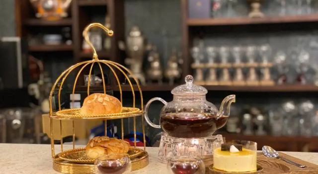 Семейный номер Standard с балконом Dong Duong Hotel & Suites - City Central - Afternoon Tea Inclusive