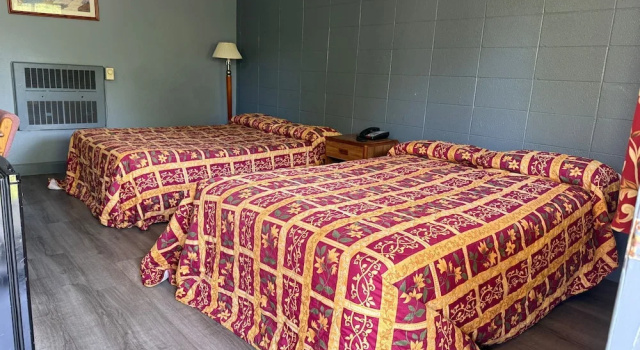Четырёхместный номер Standard Clayton House Motel