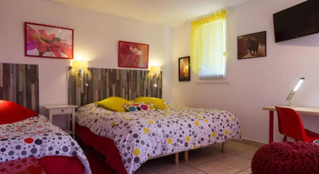 Семейный номер Standard Logis Hôtel Corintel Bordeaux Est
