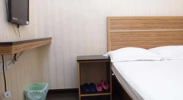 Четырёхместный номер Standard Jinhai Hotel