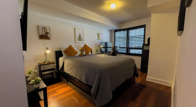 Downtown Toronto-8 Sleeper-2 Baths-parking-gym-pool-sauna-filter Water-wifi, Забронировать Апартаменты/квартира Апартаменты Торонто, рядом с Театр Принцесса Уэльса, Апартаменты/квартира