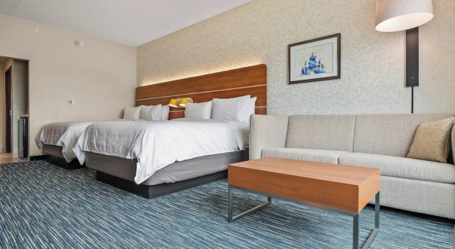 Четырёхместный люкс Holiday Inn Express & Suites Orlando- Lake Buena Vista by IHG