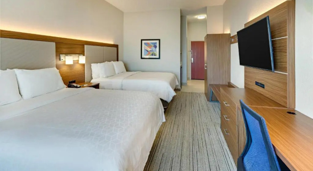 Четырёхместный номер Standard Holiday Inn Express Hotel and Suites Weatherford by IHG