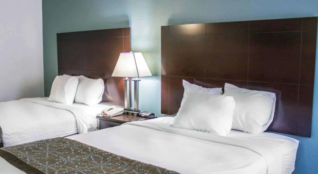 Baymont Inn & Suites Copley, Boek Hotel Hotels in Copley met parkeren, Parkeren