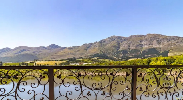Вилла с 2 комнатами с видом на озеро Lermitage - Franschhoek Chateau & Villas