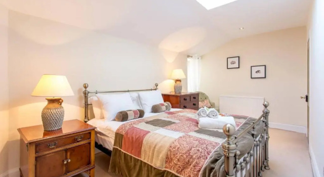 ALTIDO Spacious 3BR Mews House behind Calton Hill, Забронировать Отель Бротон Эдинбург, рядом с Scottish Poetry Library