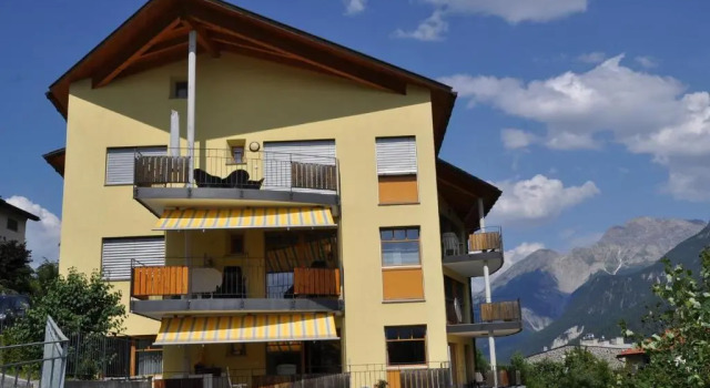 Trü-Sura Nr. 9, Book Hotel Scuol Grisons
