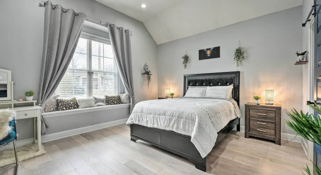 Chic Memphis Home w/ Deck ~ 2 Mi to Dtwn!, Reserva ahora Hotel Memphis Tennessee