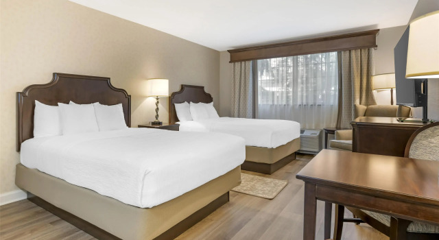 Четырёхместный номер Standard Best Western PLUS Vineyard Inn and Suites