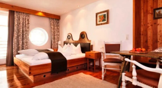 Двухместный номер Comfort с балконом и с видом на горы Hotel Goldener Adler