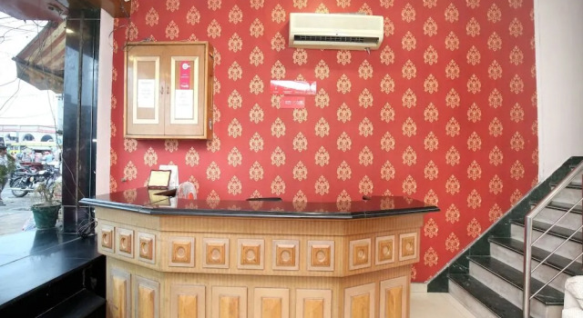 OYO 15667 Hotel Anand