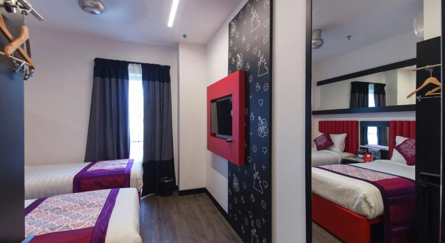 OYO 306 Tune Hotel