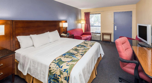 Двухместный номер Standard Days Inn by Wyndham Walterboro