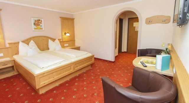 Hotel-Pension Madlgut, Rezerwuj Hotel Hotele w Salzburg z parkingiem, Parking