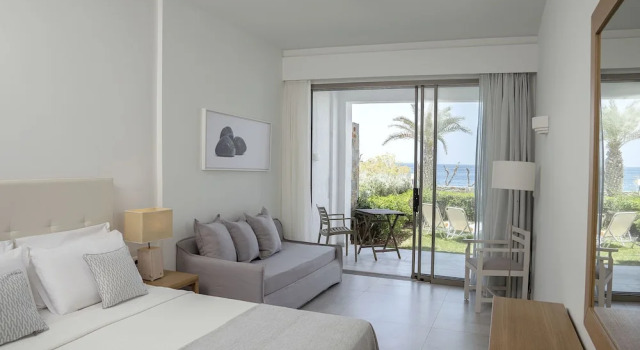 Трёхместный номер Superior с видом на море Maritimo Beach Hotel
